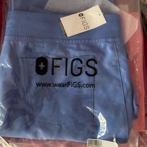 Figs Medium tall ceil blue